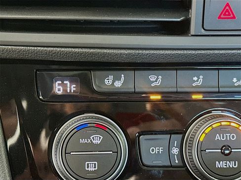 Used 2019 Volkswagen Jetta SE w/ Cold Weather Package image 19