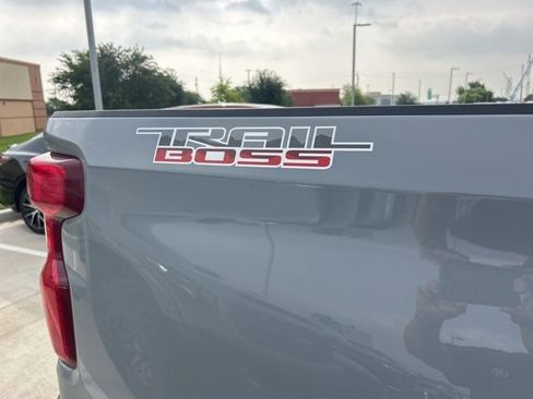 Used 2025 Chevrolet Silverado 1500 Custom Trail Boss w/ Turbomax Blackout Package AWD/4WD image 5