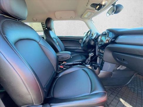 Used 2018 MINI Cooper 2-Door Hardtop image 19