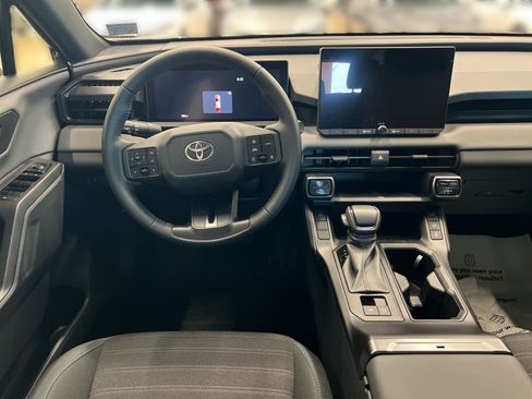 Used 2026 Toyota RAV4 SE AWD/4WD image 18