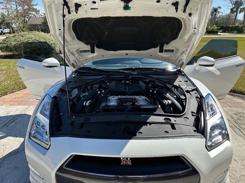 Used 2016 Nissan GT-R Premium AWD/4WD image 10