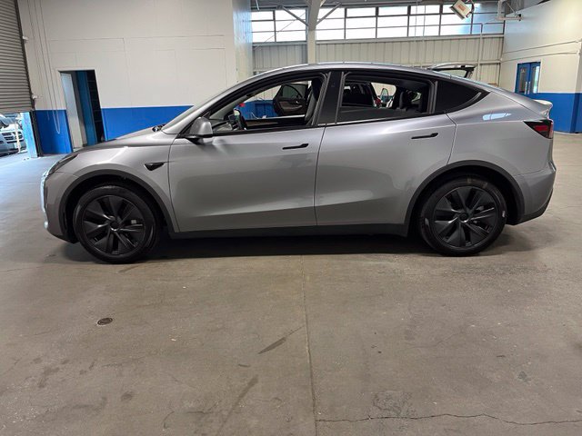 Used 2025 Tesla Model Y Long Range RWD image 6