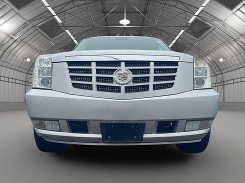 Used 2011 Cadillac Escalade EXT Premium image 9