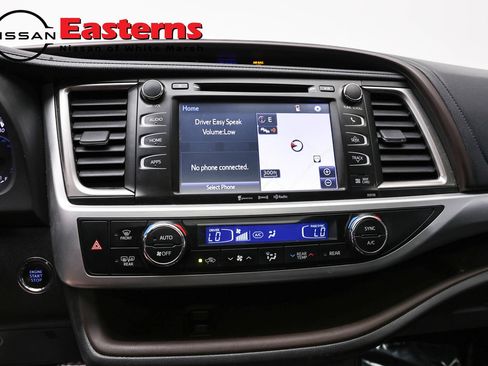 Used 2016 Toyota Highlander XLE AWD/4WD image 12