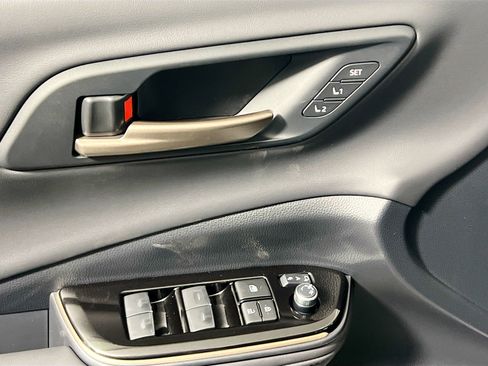 New 2026 Toyota Crown Platinum image 16