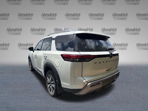 Used 2024 Nissan Pathfinder SL AWD/4WD image 7