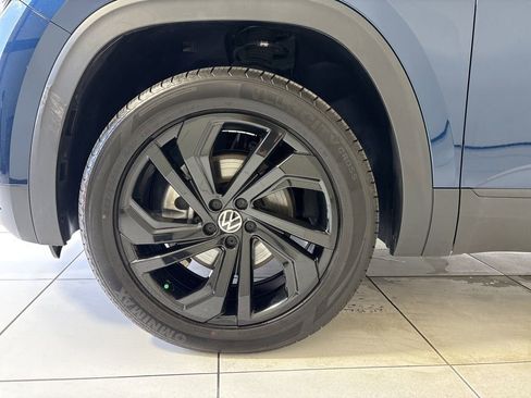 Used 2023 Volkswagen Atlas SE w/ Black Wheel Package image 9