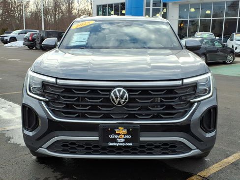 Used 2025 Volkswagen Atlas Cross Sport SE image 2