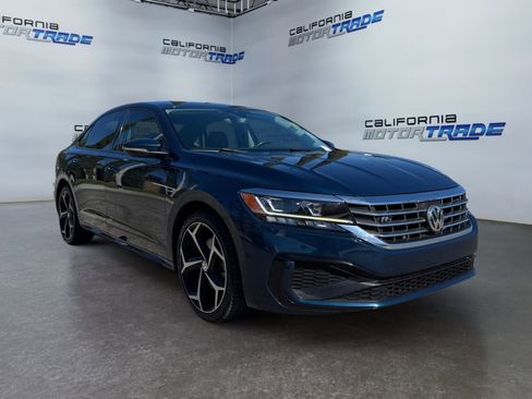Used 2020 Volkswagen Passat 2.0T R-Line image 3