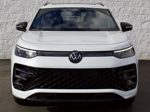New 2026 Volkswagen Tiguan SE R-Line AWD/4WD image 2
