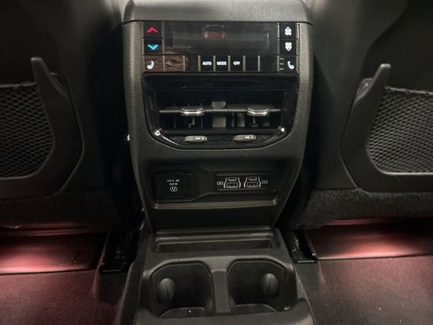 Used 2025 Jeep Grand Cherokee L Overland w/ Luxury Tech Group IV image 29