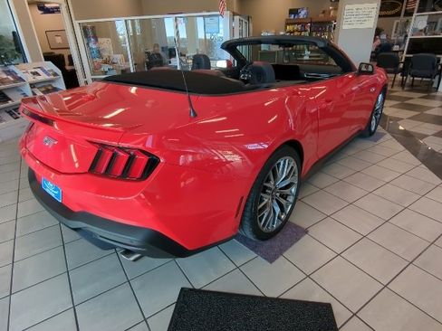 Used 2025 Ford Mustang GT Premium image 7