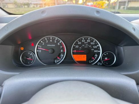 Used 2014 Nissan Frontier SL image 18