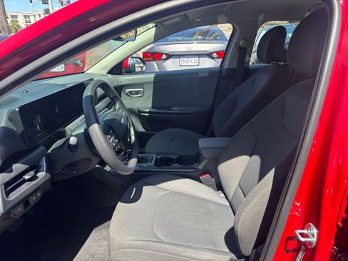 Used 2025 Kia K4 LXS image 25