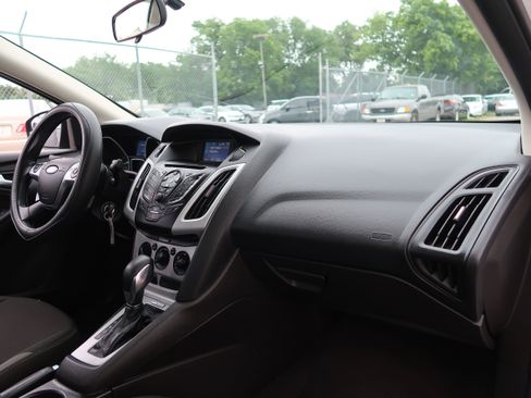 Used 2013 Ford Focus SE FWD image 23