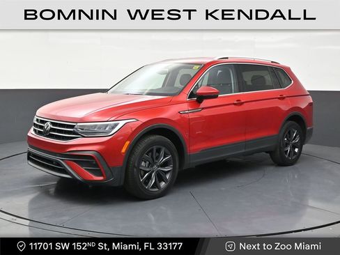Used 2023 Volkswagen Tiguan SE image 1