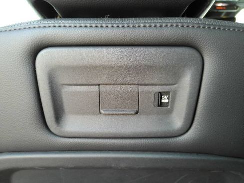 Used 2023 Land Rover Discovery S AWD/4WD image 35