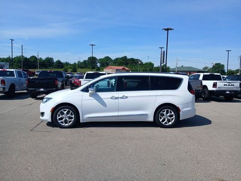 Used 2020 Chrysler Pacifica Limited FWD image 5