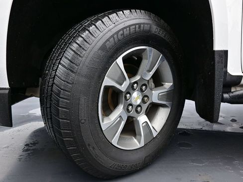 Used 2019 Chevrolet Colorado Z71 AWD/4WD image 16
