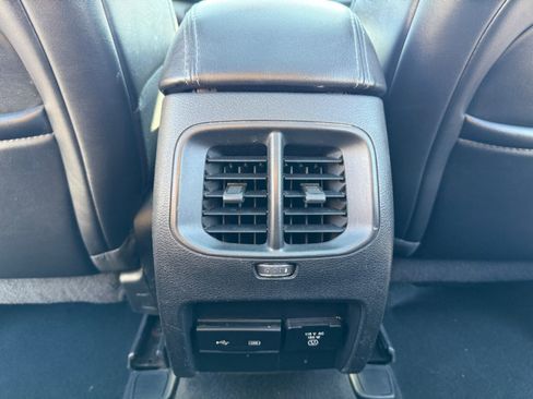 Used 2019 Jeep Cherokee Latitude Plus w/ Comfort/Convenience Group image 31