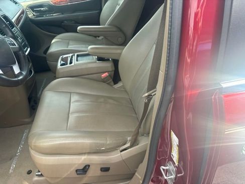 Used 2015 Chrysler Town & Country Touring-L w/ Driver Convenience Group FWD image 6