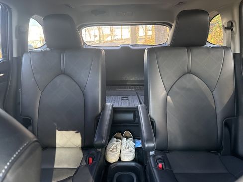 Used 2023 Toyota Highlander Platinum image 8