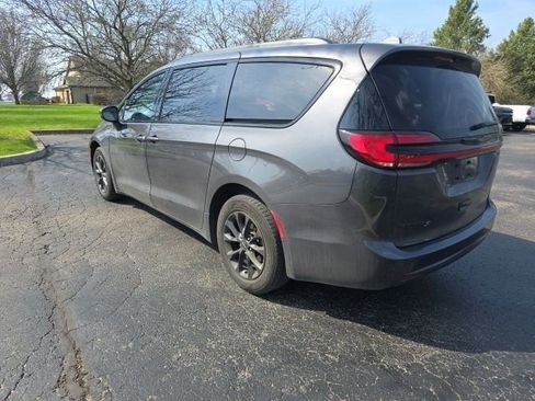 Used 2021 Chrysler Pacifica Touring-L w/ S Appearance Package image 8