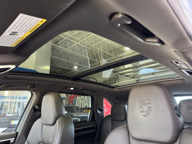 Used 2018 Porsche Cayenne Platinum Edition w/ Premium Package Plus AWD/4WD image 9