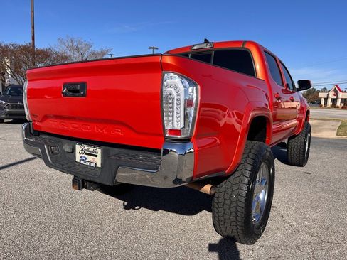 Used 2017 Toyota Tacoma SR5 image 3