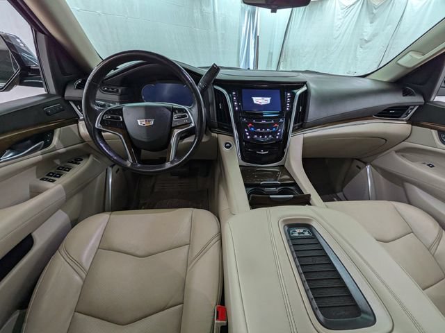 Used 2019 Cadillac Escalade Luxury AWD/4WD image 7