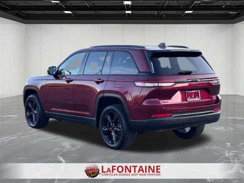 Used 2023 Jeep Grand Cherokee Altitude AWD/4WD image 3