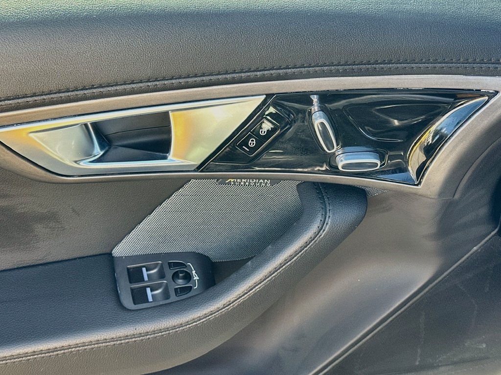 Used 2014 Jaguar F-TYPE S RWD image 17