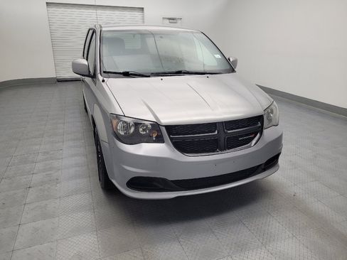 Used 2016 Dodge Grand Caravan SE FWD image 14