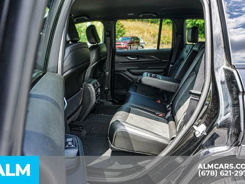 Used 2025 Jeep Grand Cherokee Altitude AWD/4WD image 20