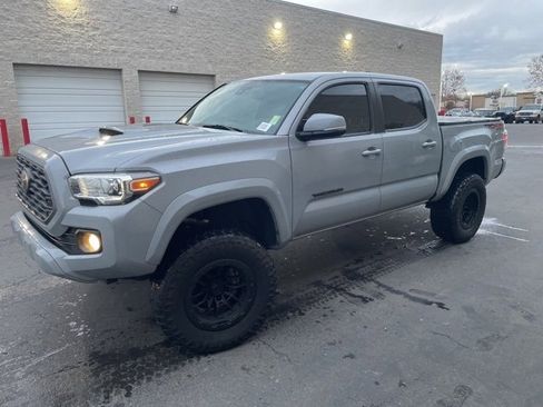 Used 2020 Toyota Tacoma TRD Sport image 4