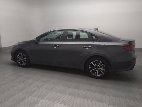 Used 2023 Kia Forte LXS image 3