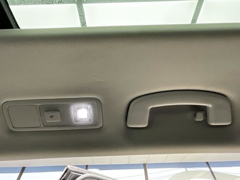 Used 2019 Volkswagen Tiguan SE w/ Panoramic Sunroof Package image 17