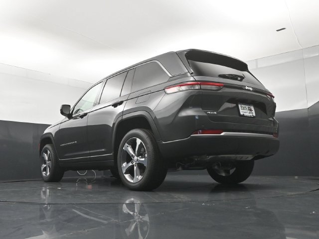 New 2026 Jeep Grand Cherokee Limited w/ Trailer Tow Package AWD/4WD image 22