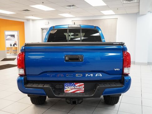 Used 2016 Toyota Tacoma TRD Off-Road image 15