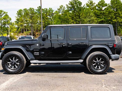 Used 2019 Jeep Wrangler Unlimited Sahara AWD/4WD image 4