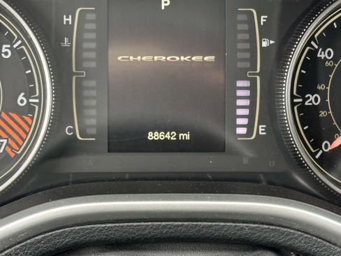 Used 2014 Jeep Cherokee Sport image 23