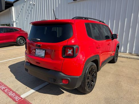 Used 2018 Jeep Renegade Altitude w/ Popular Equipment Group FWD image 7