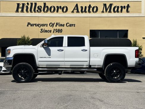 Used 2017 GMC Sierra 2500 Denali w/ Duramax Plus Package AWD/4WD image 3