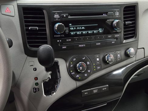 Used 2012 Toyota Sienna LE image 18