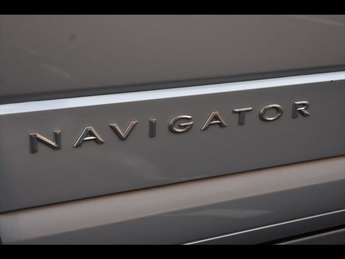 Used 2017 Lincoln Navigator Select image 49