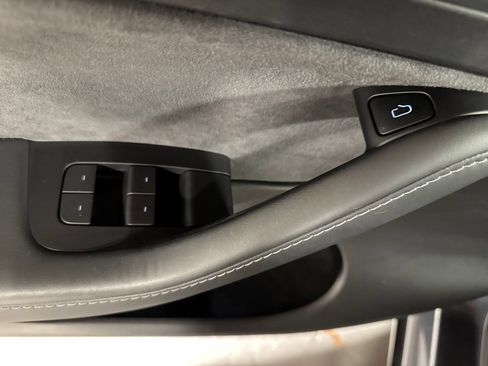 Used 2022 Tesla Model Y Long Range AWD/4WD image 18