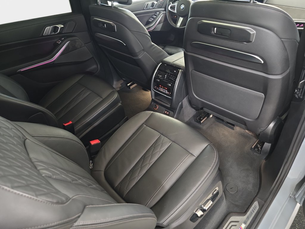 Certified 2024 BMW X7 xDrive40i w/ M Sport Package AWD/4WD image 13