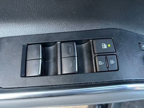 Used 2025 Toyota Highlander Limited image 17