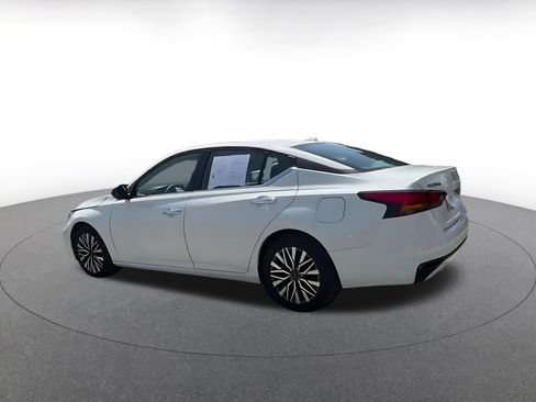 Used 2025 Nissan Altima 2.5 SV image 10