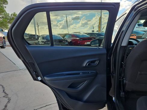 Used 2019 Chevrolet Trax LT FWD image 12